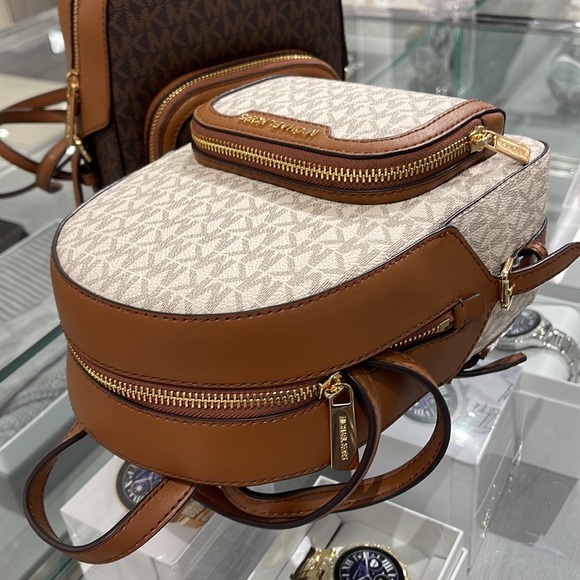 Michael Kors Ladies Backpack Bag Jaycee XS Conv Zip Backpack Vanilla - Picture 6 of 16